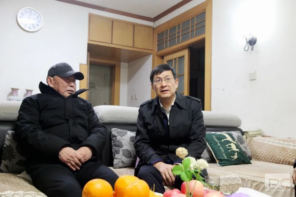 四盘缠源向导班子春节前夕探望离退休老干部